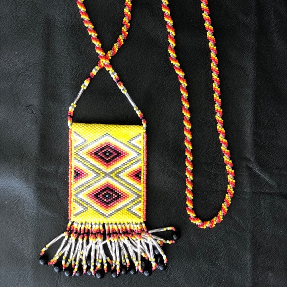 Bright colorful Beaded bad/pouch - Picture 2 of 4